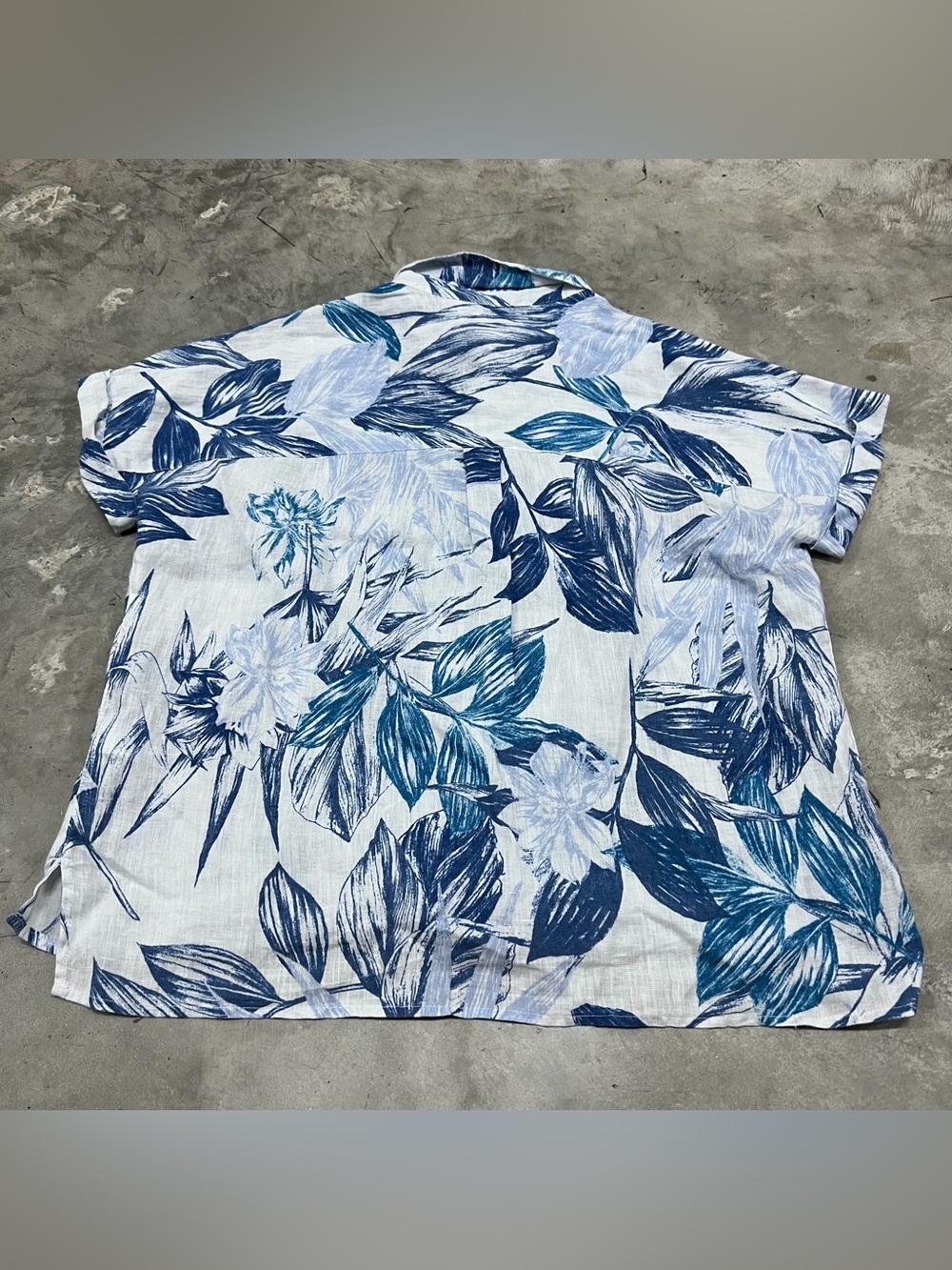 C&C California Linen Button Down Shirt Blue White Floral Surf Beach Print Size M - Picture 3 of 5